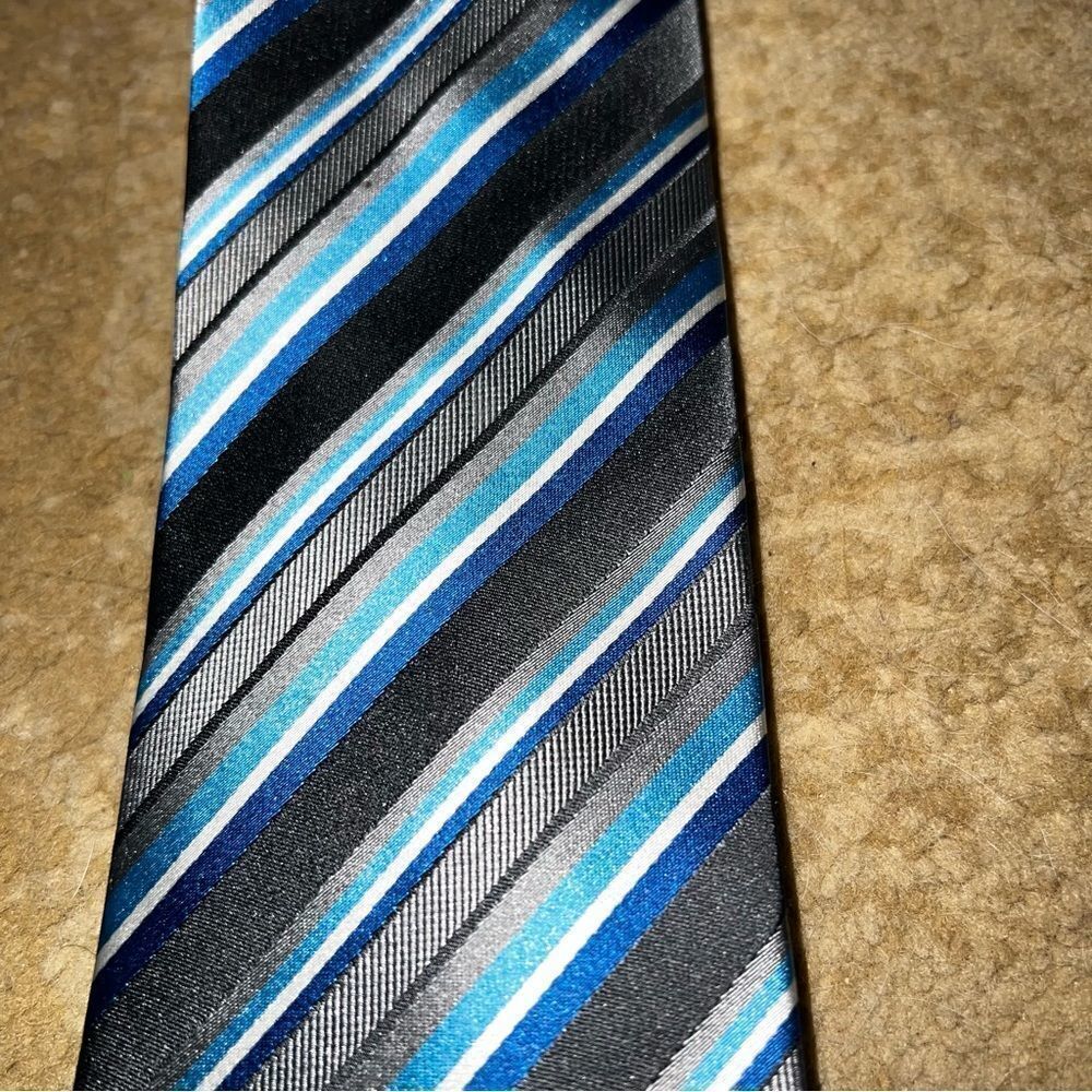 Tie    - Picture 3 of 3